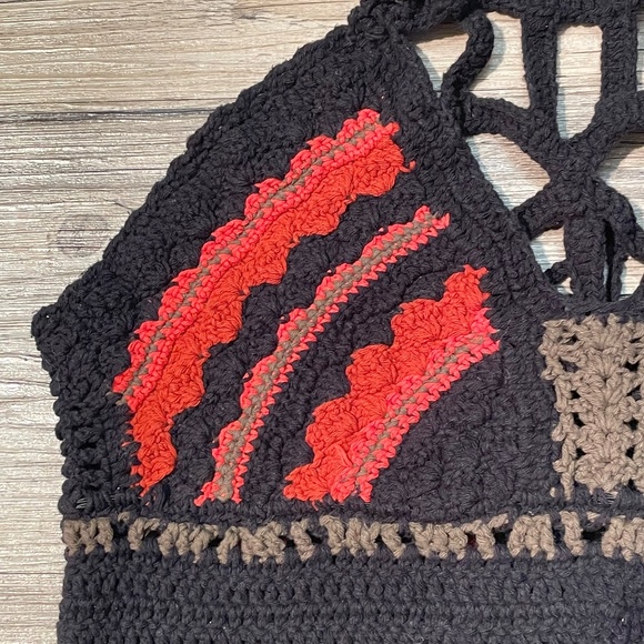 Beautiful Cropped Crochet Halter Tie Tank Top Size M In Black/Red/Olive Green - Picture 2 of 11